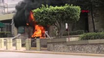 DHA DIŞ - Honduras'ta protestocular ABD elçilik binası girişinde lastik yaktı