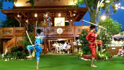 ร่ายรำเพลงดาบ รร.วชิราวุธราชวิทยาลัย งาน “อุ่นไอรัก คลายความหนาว” ณ พระลานพระราชวังดุสิต 20180308