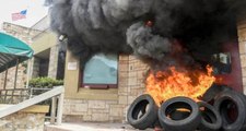 Honduras'ta hükümet karşıtı protestolar sürüyor! ABD Büyükelçiliğinin kapısını ateşe verdiler