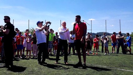 Corentin Tolisso a inauguré le stade à son nom