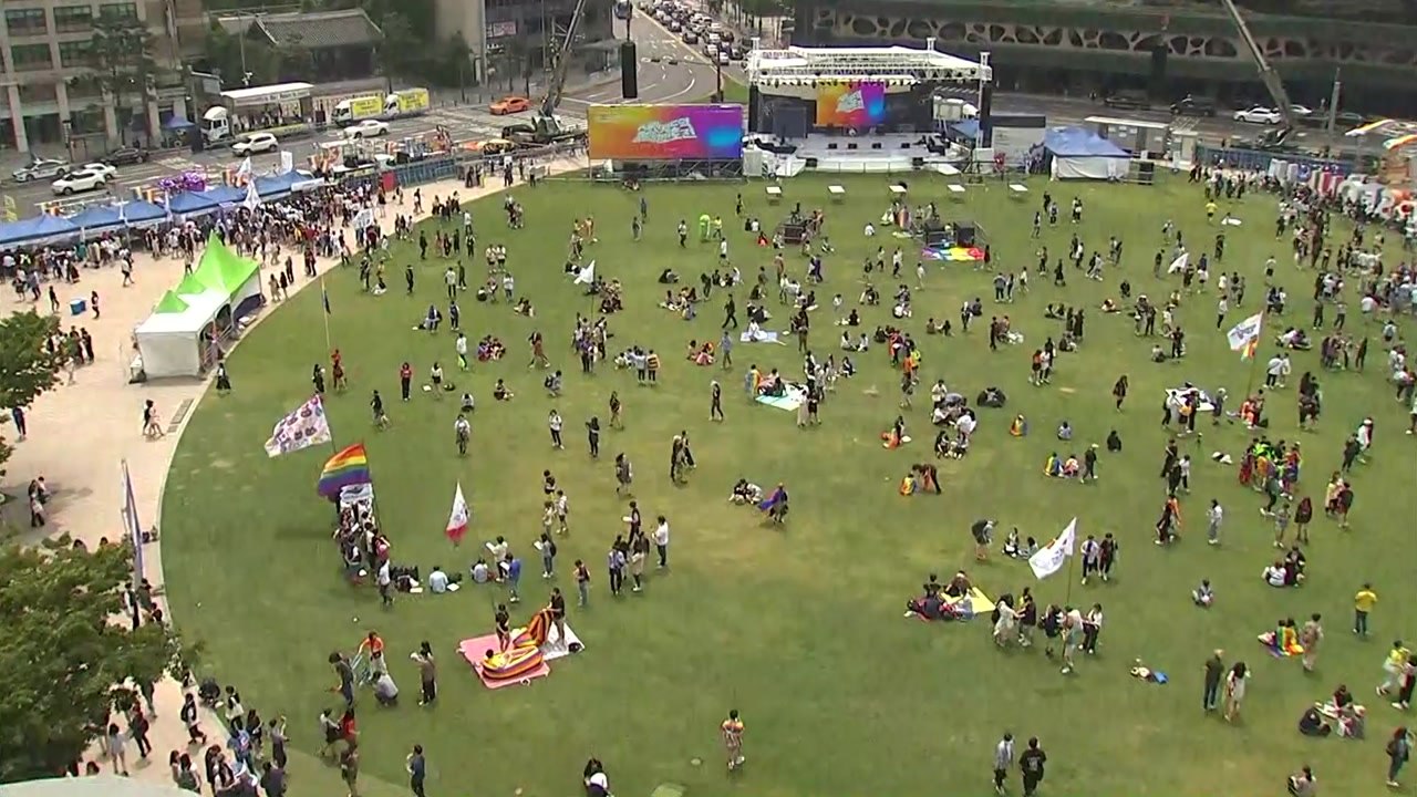 "성 다양성 인정" 제20회 서울 퀴어 축제...반대 맞불 집회도 / YTN