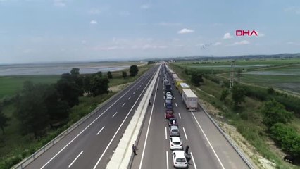 EDİRNE İpsala'da kilometrelerce 'tatilci' kuyruğu