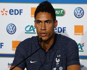 Transferts - Mbappé au Real ? "Je n'ai pas discuté directement avec lui", assure Varane