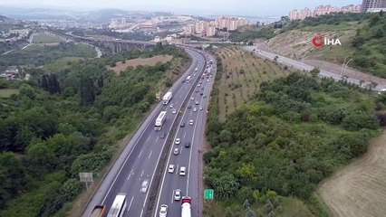 TEM Otoyolu’nda bayram tatilcilerinin oluşturduğu yoğunluk akşam saatlerinde arttı