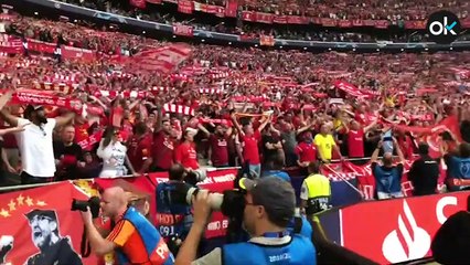 Los aficionados del Liverpool entonan el 'You'll never walk alone'