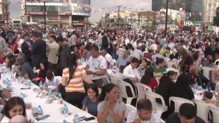 Binali Yıldırım, Esenyurt'ta Vatandaşlarla İftar Yaptı
