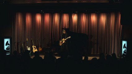 Taylor performs -Blank Space- at The GRAMMY Museum