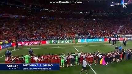 Quand les joueurs de Liverpool communient avec les supporters !