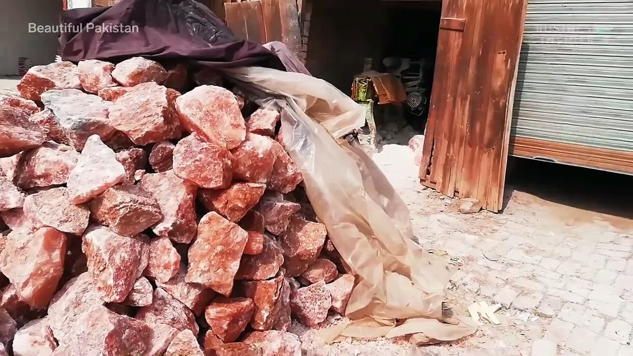 Why Pink Himalayan Salt Is So Expensive - So Expensive