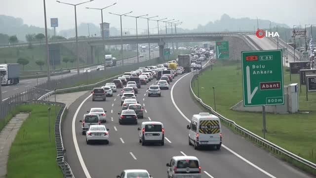 TEM Otoyolunda bayram trafiği devam ediyor