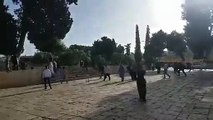 İsrail polisi Mescid-i Aksa'da cemaate müdahale etti - 1