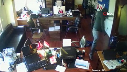 Fatih’te ev ve iş yerlerine dadanan hırsızlar kamerada