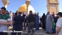 İsrail polisi Mescid-i Aksa'da cemaate müdahale etti (2)
