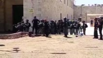 İsrail polisi Mescid-i Aksa'da cemaate müdahale etti (3)
