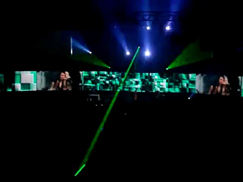 Thunderlight - 90s Dance Medley (01.06.19 OIympic Stadium, Montreal, Canada; Black Out World Tour)