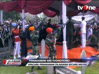 Prosesi Tabur Bunga, SBY Menahan Haru