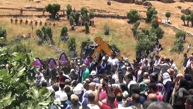 Hakkari şehidi Uzman Çavuş Mehmet Sait Barış gözyaşları arasında toprağa verildi