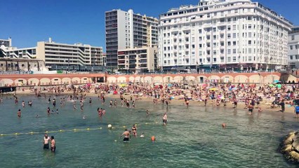 Marseille : la plage des Catalans à l'heure d'été !