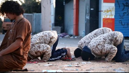 Tripoli violence: People look for escape routes