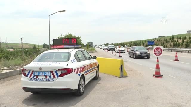 Jandarmadan arka koltukta emniyet kemeri uyarısı