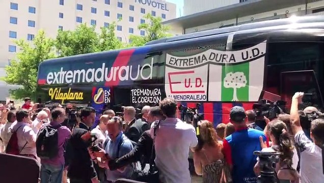 Llegada del Extremadura a la capilla ardiente de Reyes