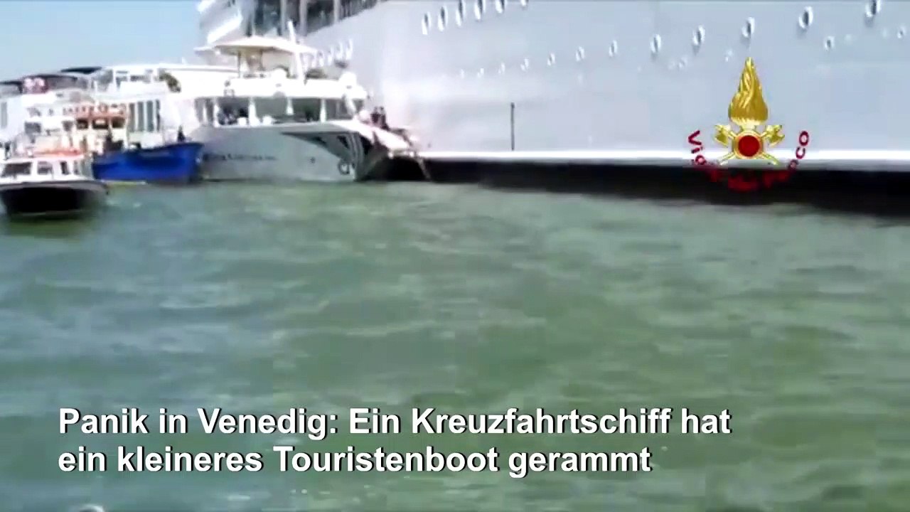 Panik in Venedig: Kreuzfahrtschiff rammt Touristenboot