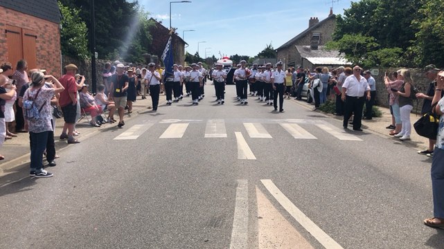 Le bagad de Lann-Bihoué au 38e corso fleuri de Saint-Germain-du-Corbéis