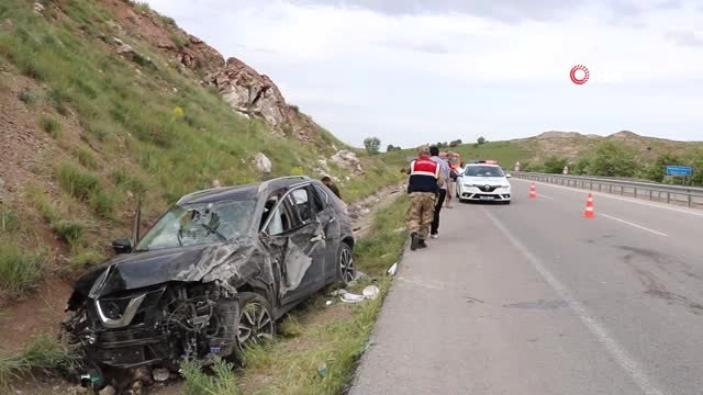 Sivas-Erzincan karayolunda kaza: 2'si ağır 4 yaralı