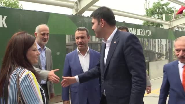 Bakan Kurum, Bayrampaşa'da Kentsel Dönüşüm Ofisi ni ziyaret etti