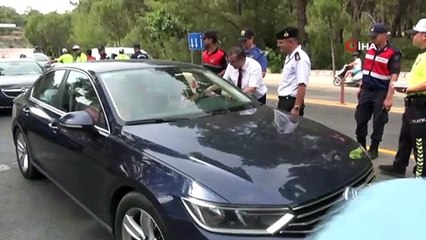 Polis ve Jandarmadan 'Çocuklara karne, Velilere Şeker'