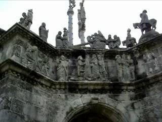 EGLISE ET CALVAIRE DE PLEYBEN EN FINISTERE