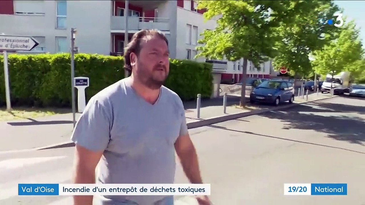 Val-d'Oise : impressionnant incendie d'un entrepôt de déchets toxiques à Saint-Ouen-l'Aumône