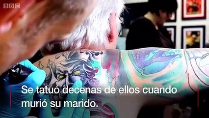 Internacional | Abuelita decide llenarse de tatuajes