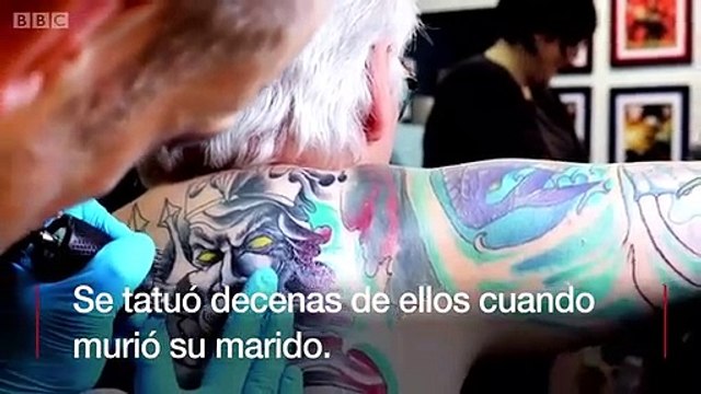 Internacional | Abuelita decide llenarse de tatuajes
