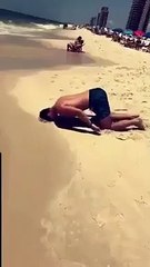 Hè đi biển chơi trò gì?