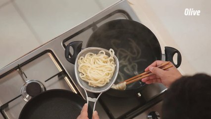 좋아하는 재료들을 모아 구워 먹는 우동 스키야키