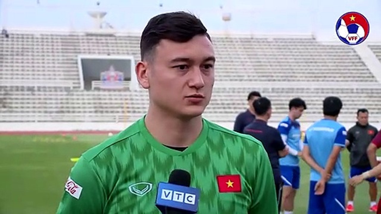 Đặng Văn Lâm trả lời họp báo trước buổi tập đầu tiên của ĐTVN tại Thái Lan | VFF Channel