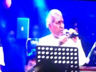 மேடையில் செக்யூரிட்டியை திட்டிய இளையராஜா: வைரல் வீடியோ