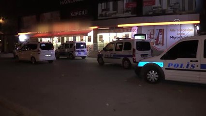 Duvarını kırıp girdikleri markette kola içtiler