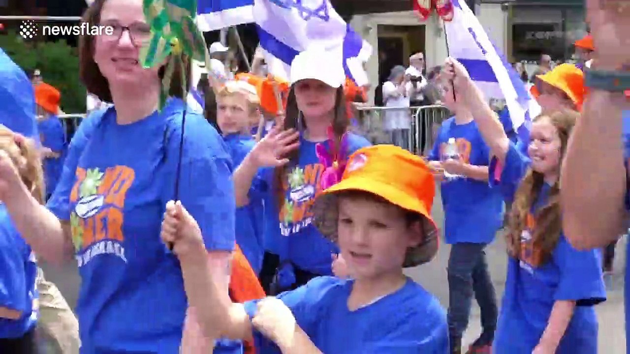 Tens of thousands march in New York to celebrate Israel