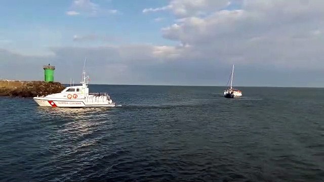 Ostia, barca a vela in difficoltà soccorsa dalla guardia costiera