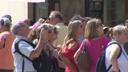 下载视频: España recibe 21,4 millones de turistas hasta abril, con un gasto de 22.489 millones