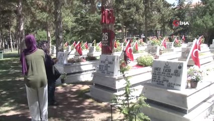 Arife Gününde Şehitlik ziyaretleri