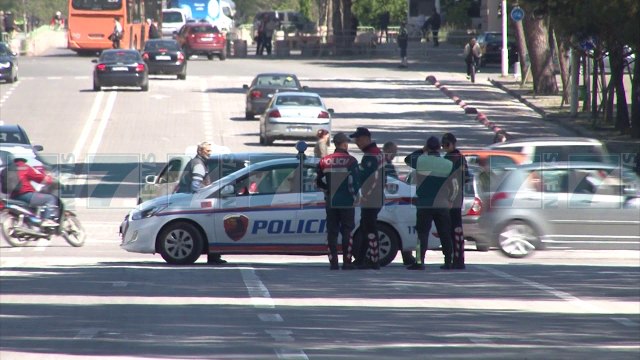 POLICIA NE GATISHMERI PER PROTESTEN - News, Lajme - Kanali 7