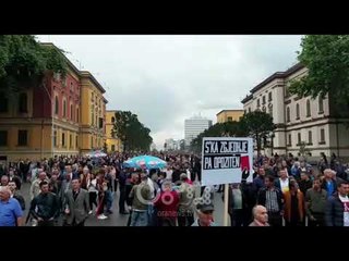 RTV Ora - Vijon marshimi i protestuesve në bulevard