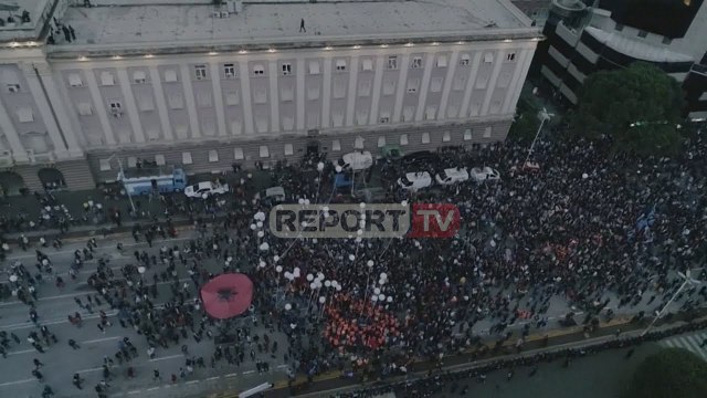 Report TV sjell pamjet me dron nga protesta e opozitës para kryeministrisë, ora 19:30