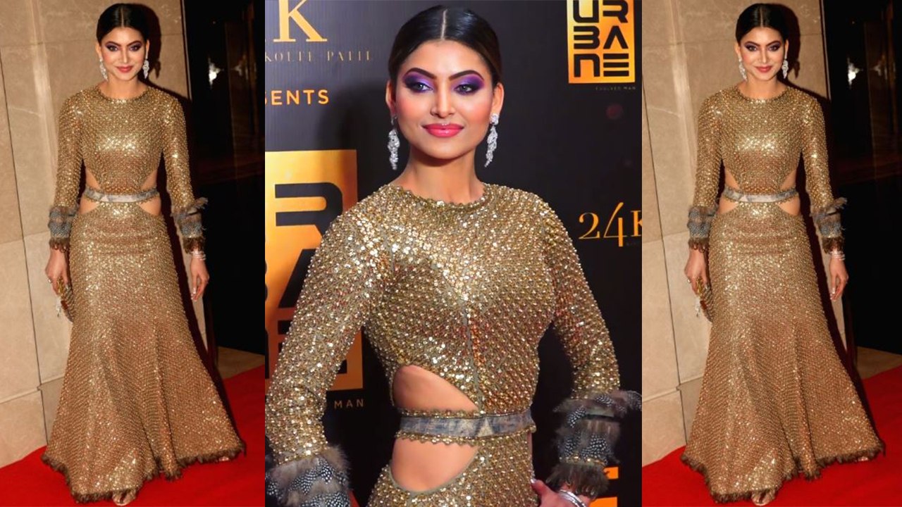 Urvashi Rautela sizzles at red carpet of Urbane awards; Watch video | Boldsky