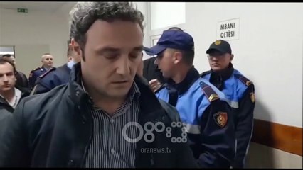 RTV Ora - Ministri Lleshaj përplaset me ish-deputetin e PD