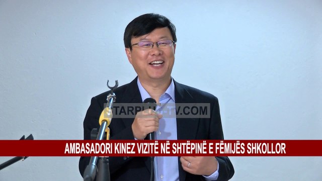 AMBASADORI KINEZ VIZITË NË SHTËPINË E FËMIJËS SHKOLLOR