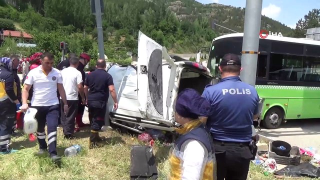 Bayram alışverişinden dönen baba ile kızı kazada hayatlarını kaybetti